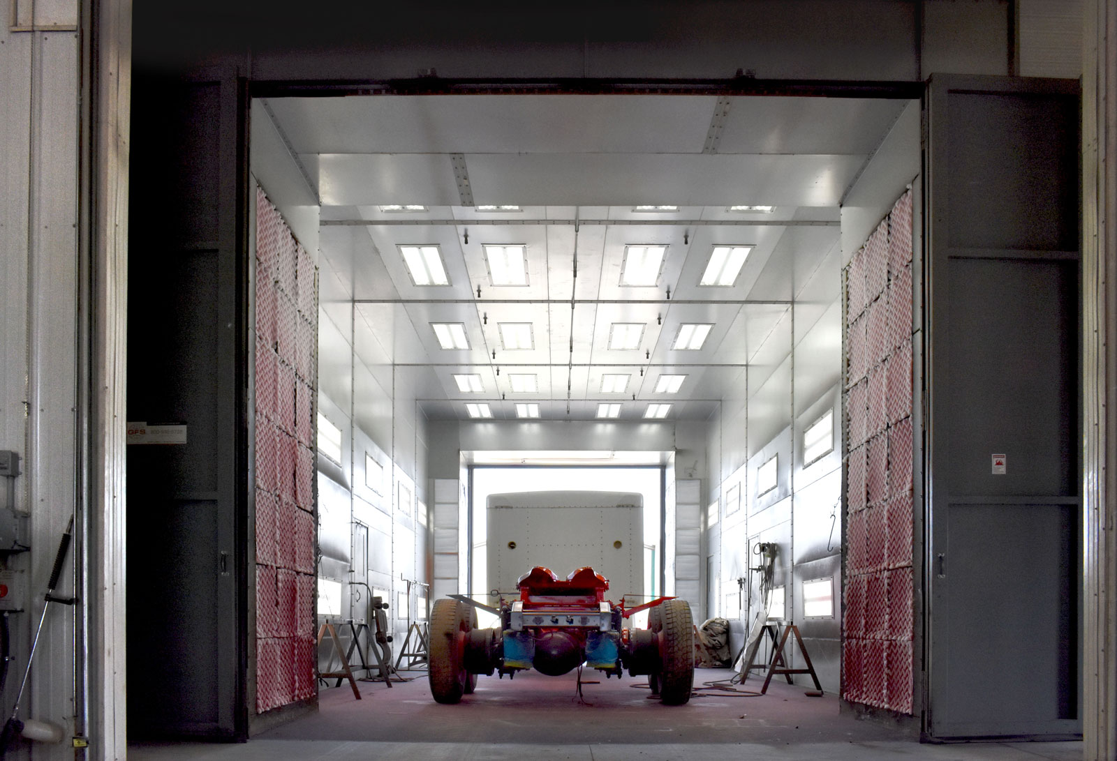 Cross Draft, Drive-Thru Heavy-Duty Truck Paint Booth