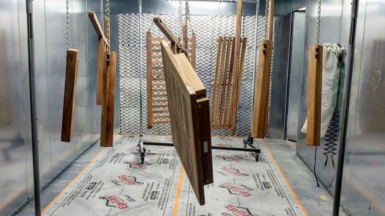 Enclosed Finishing Woodworking Paint Booth